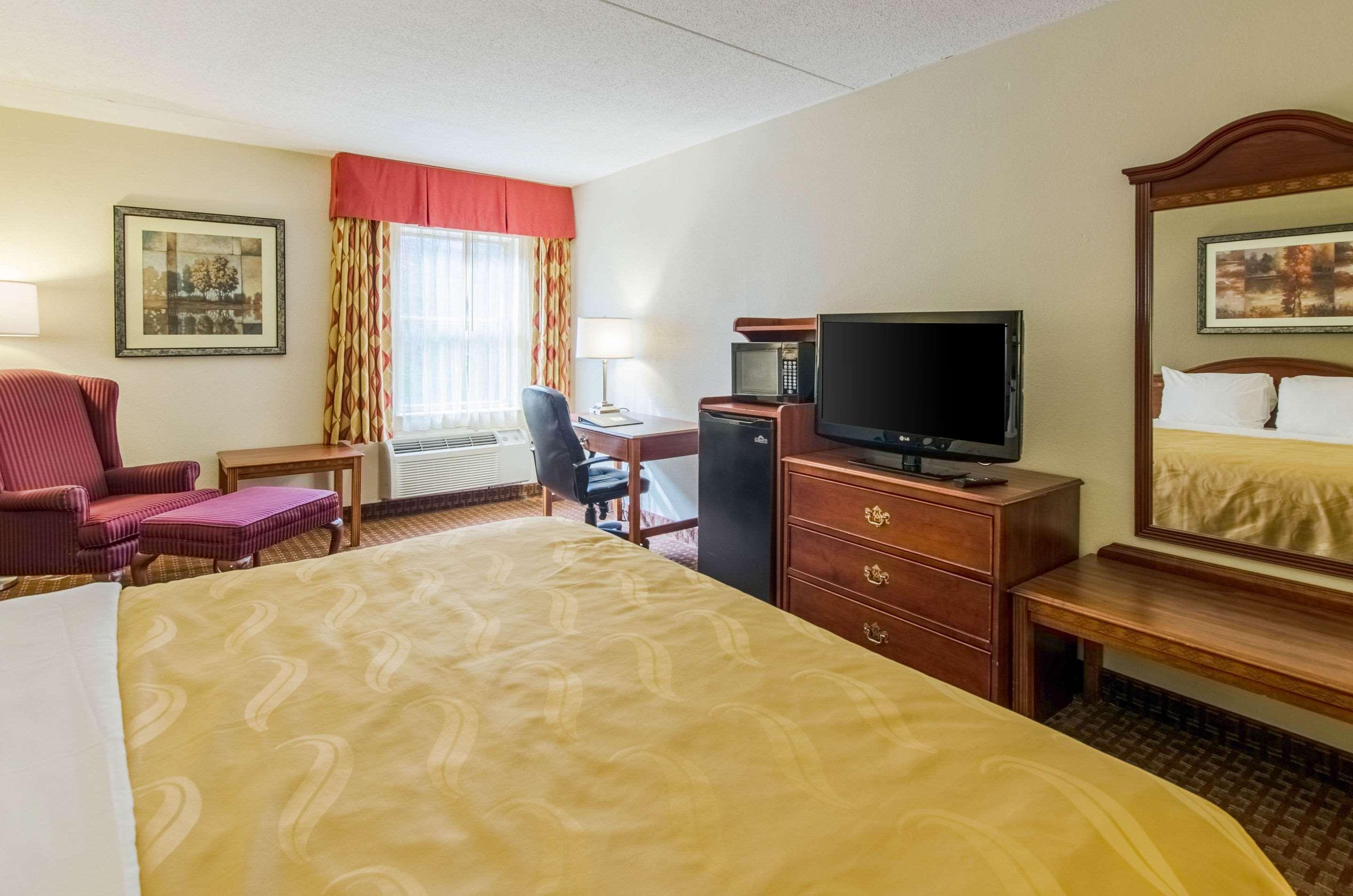 Quality Inn & Suites Lexington Near I-64 And I-81 Timber Ridge Exterior photo
