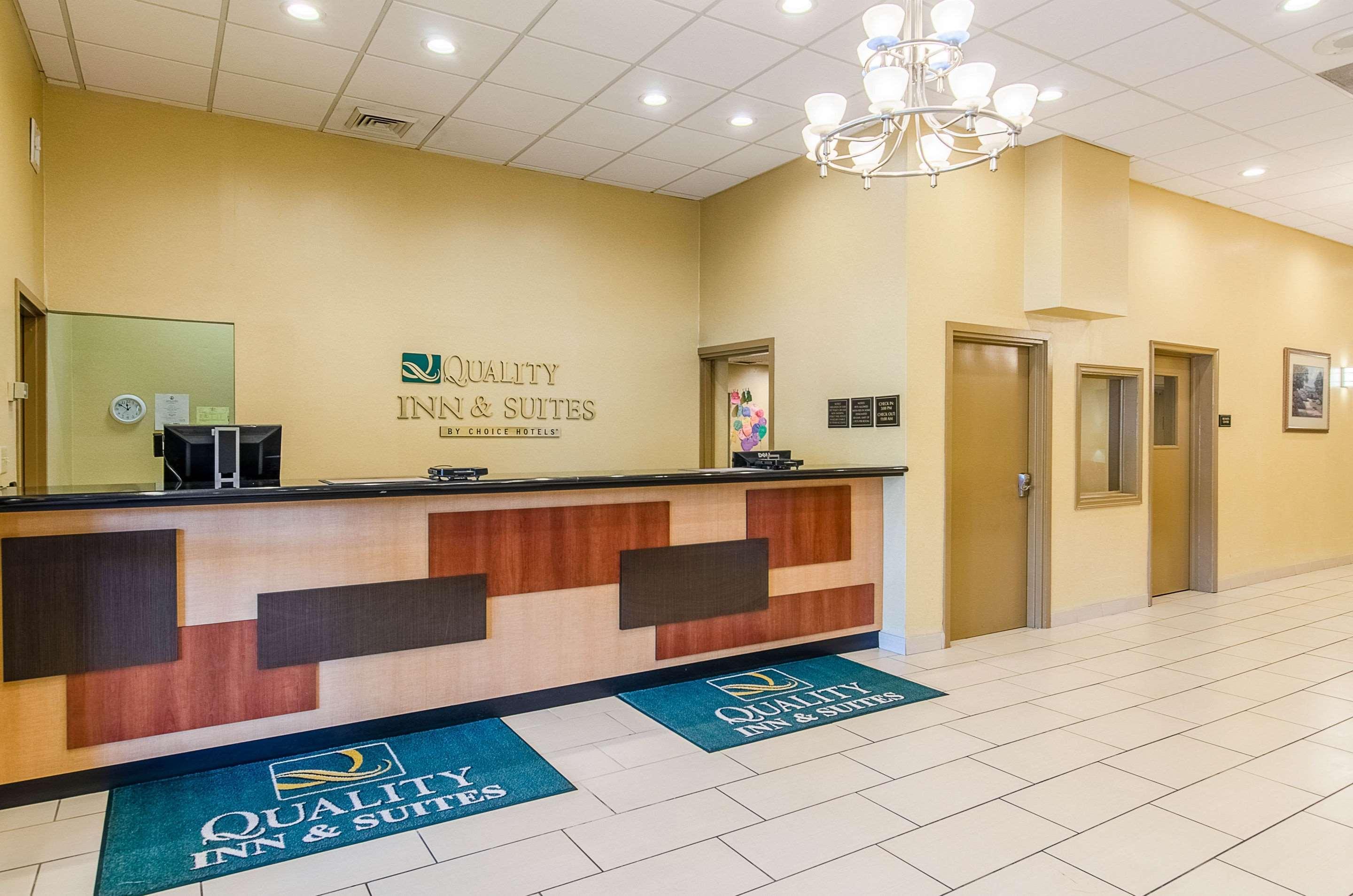 Quality Inn & Suites Lexington Near I-64 And I-81 Timber Ridge Exterior photo