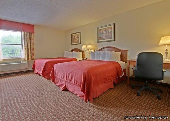 Quality Inn & Suites Lexington Near I-64 And I-81 Timber Ridge Room photo