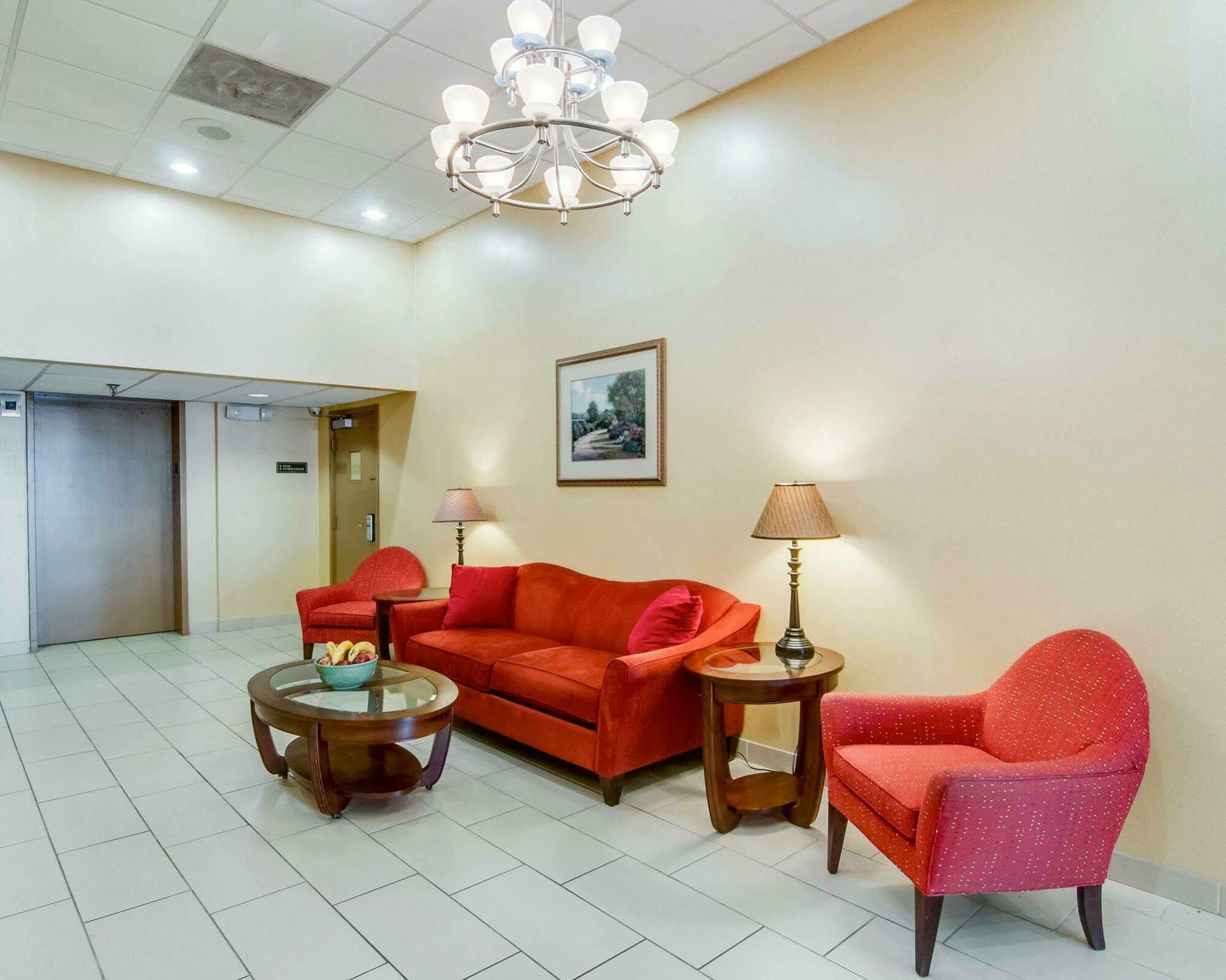 Quality Inn & Suites Lexington Near I-64 And I-81 Timber Ridge Exterior photo