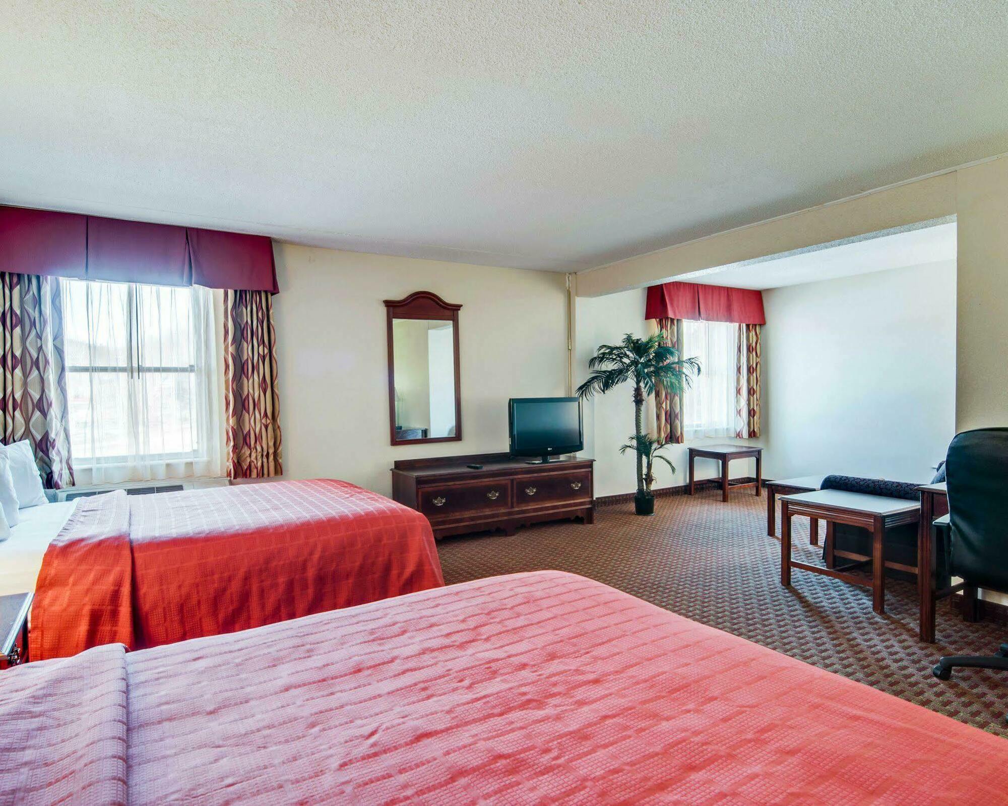 Quality Inn & Suites Lexington Near I-64 And I-81 Timber Ridge Exterior photo